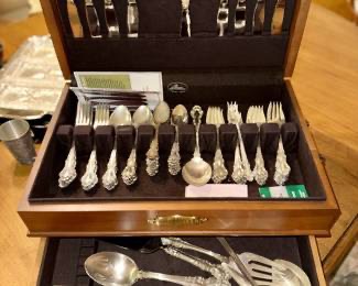 Lincoln featuring a large variety of quality household items