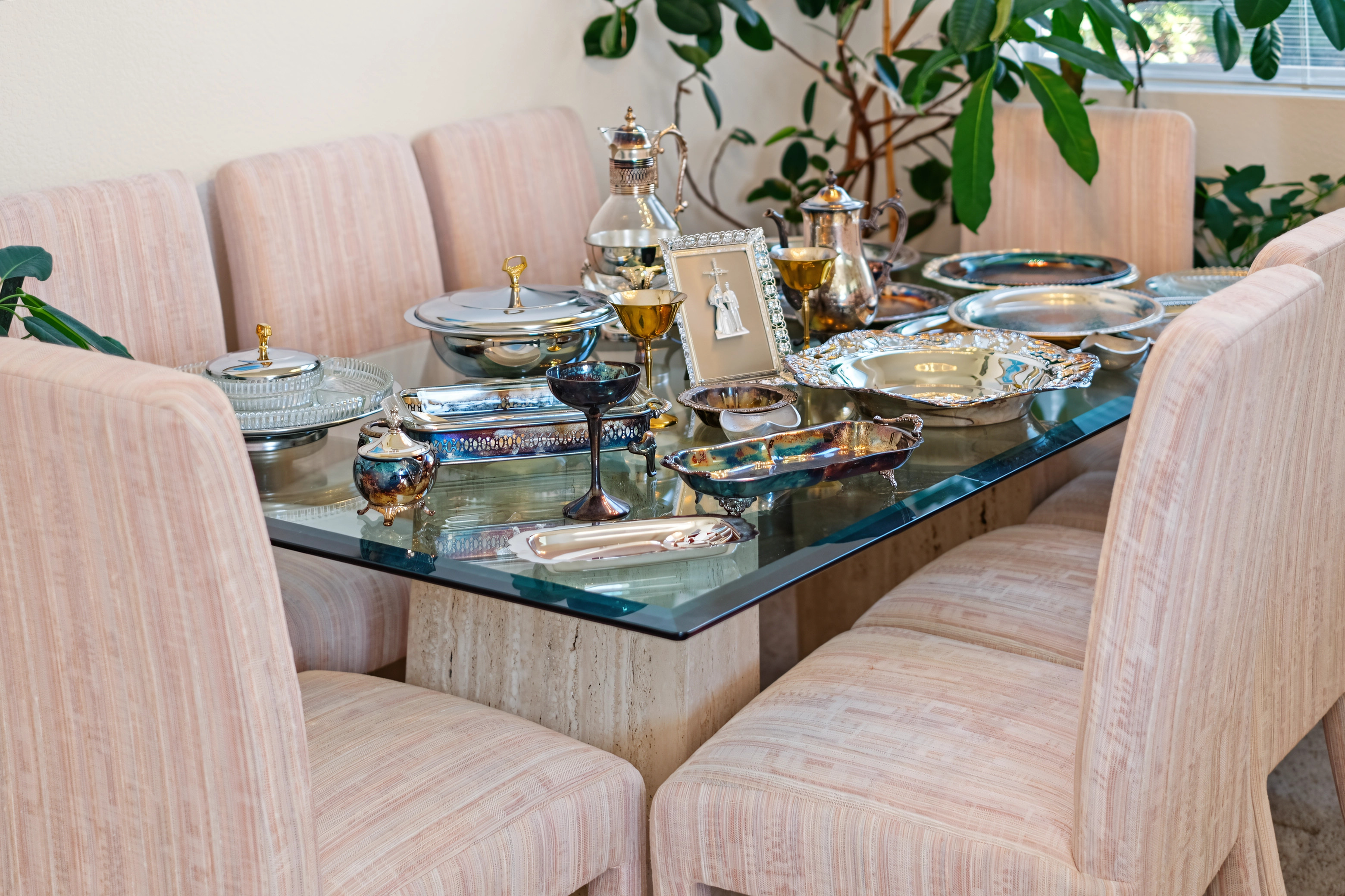 Amazing roseville estate sale – a treasure hunter's dream!